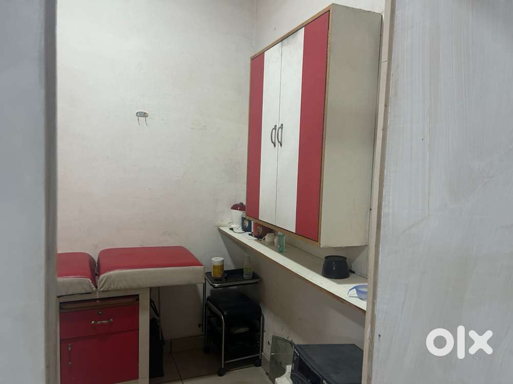 Need a beautician for palour