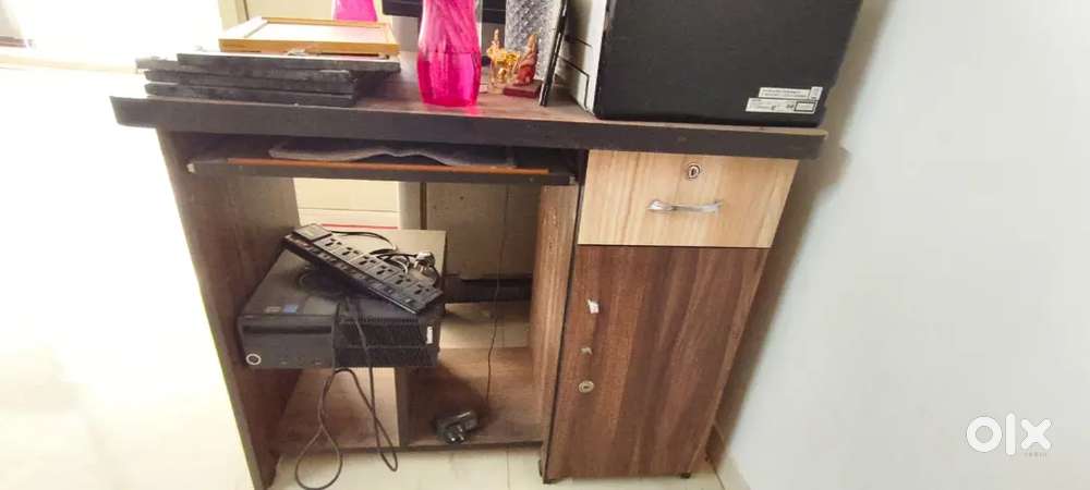 3 Computer Tables