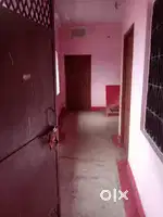 Flat shanti area me hai. Koi dikkat nhi hoga.