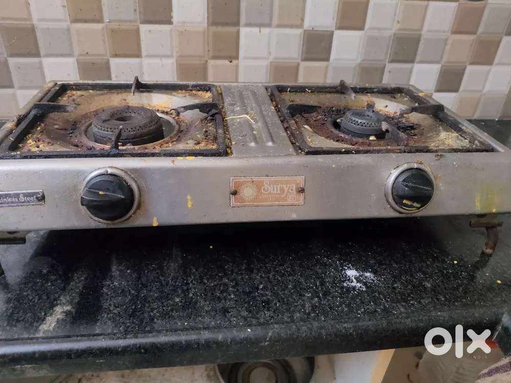 Gas stove and along with 30kg cylinder with all utensils,knife all .