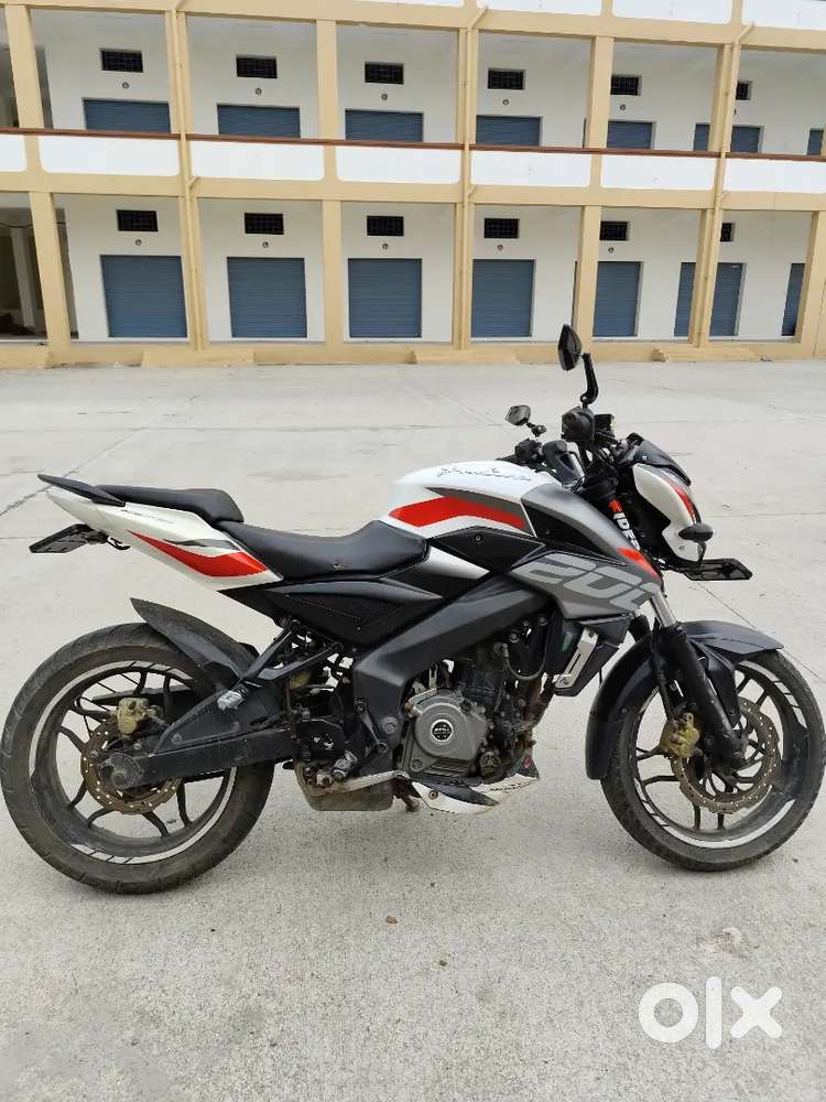 Ns 200 bs4 white Well maintained