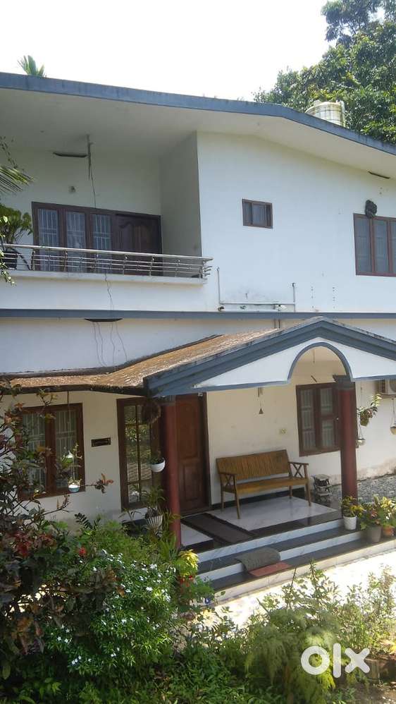 Independent house , with 3 bedrooms , 2 Bathrooms, Road side area