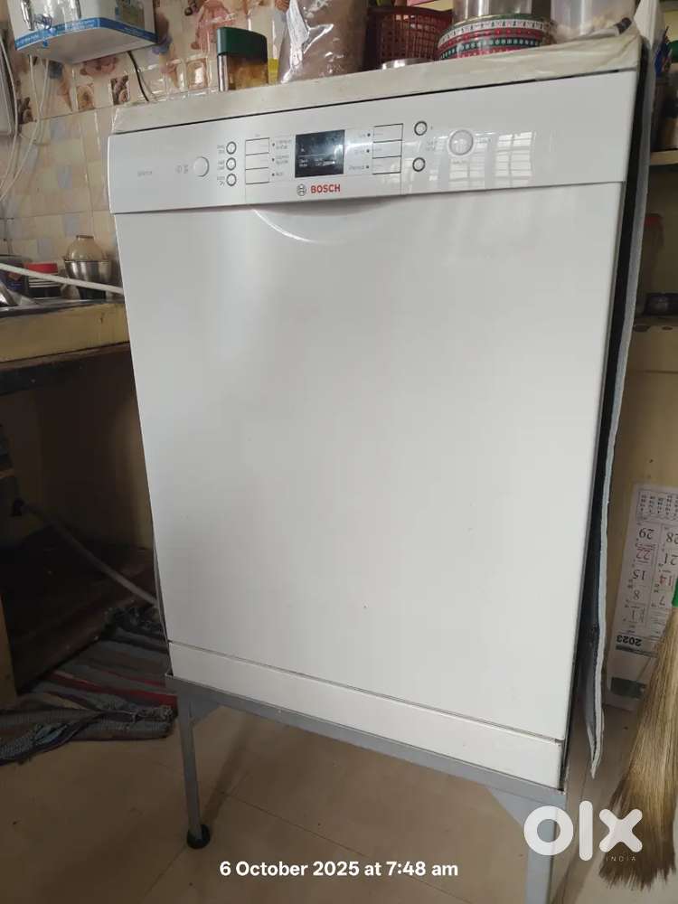 Bosch dishwasher 14 sets with stand & consumables at 20,000