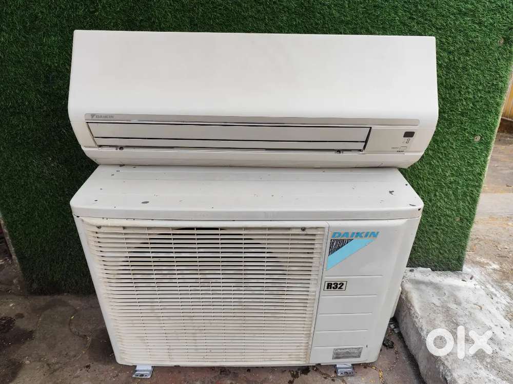 Daikin 1 ton split AC full working condition