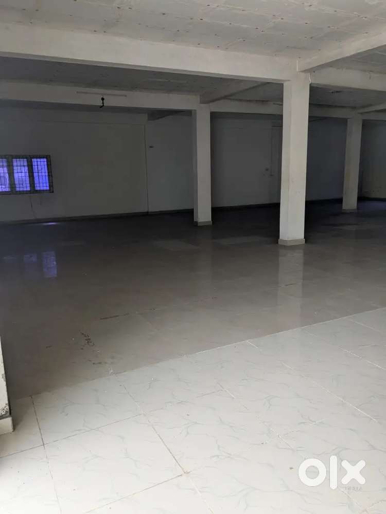Godown 17000 or 4000 sqft ( sqft rate 25 and 40 )for rent at kakkanad