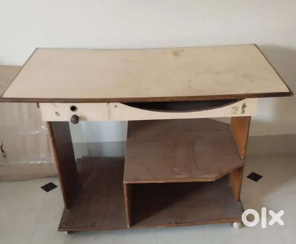 Study/Computer Table made of Plywood