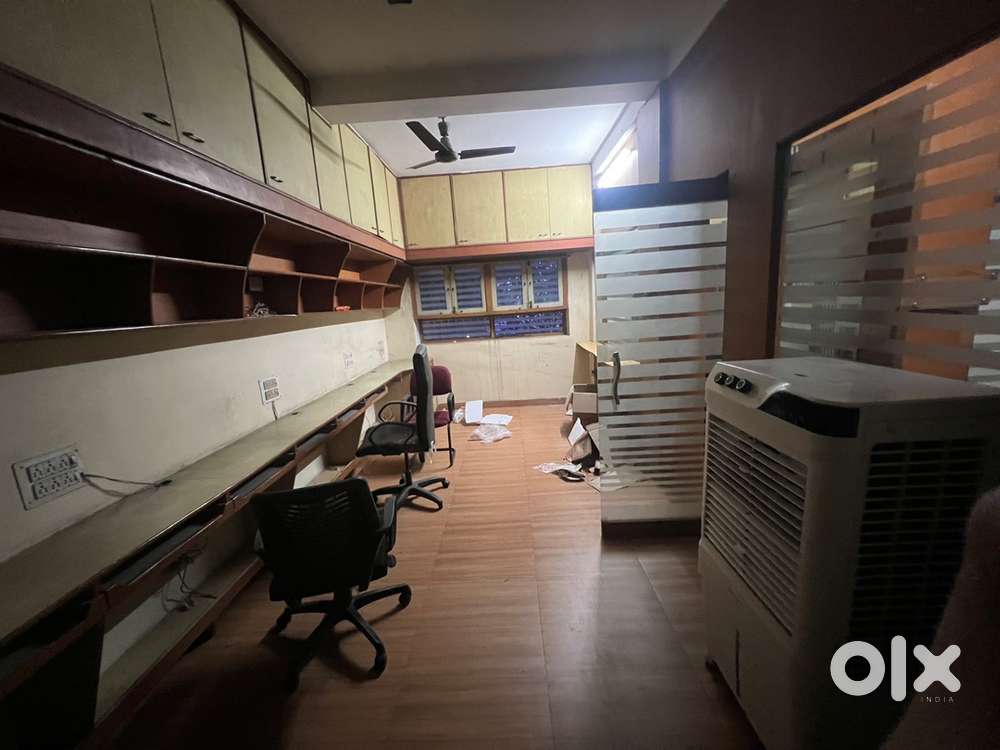 On road Kanta Toli Chowk office for rent