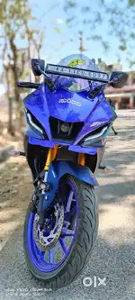 Yamaha R15 V4 blue warrant