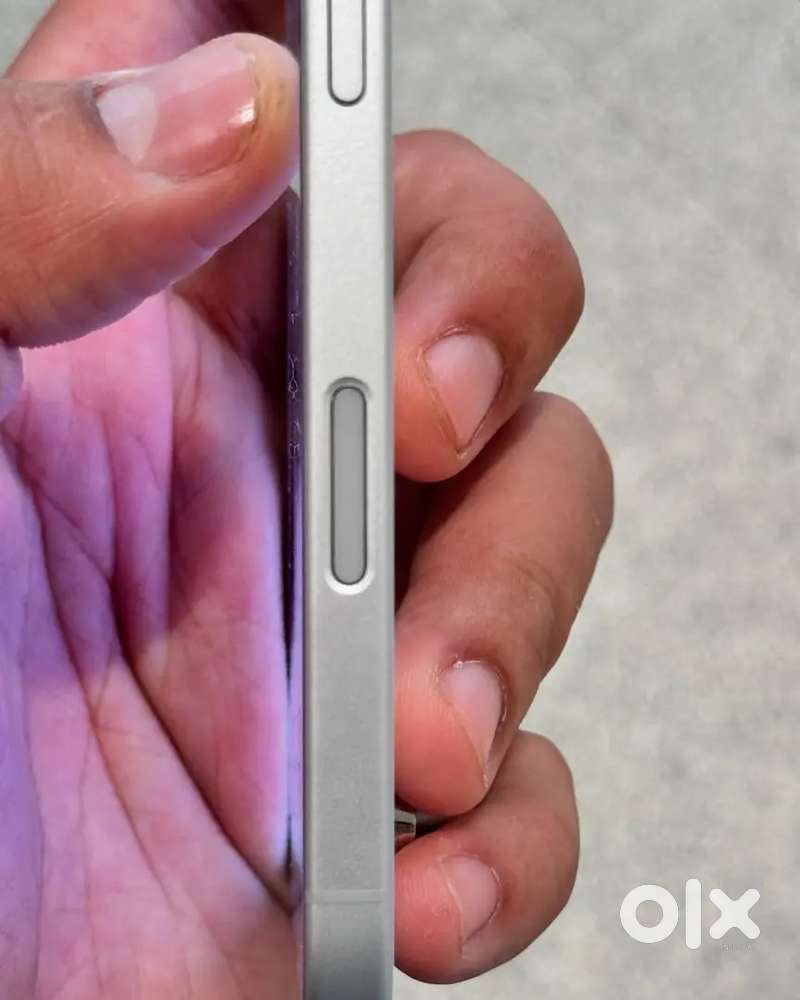 Arjent sell iphone 16 ₹8000 me