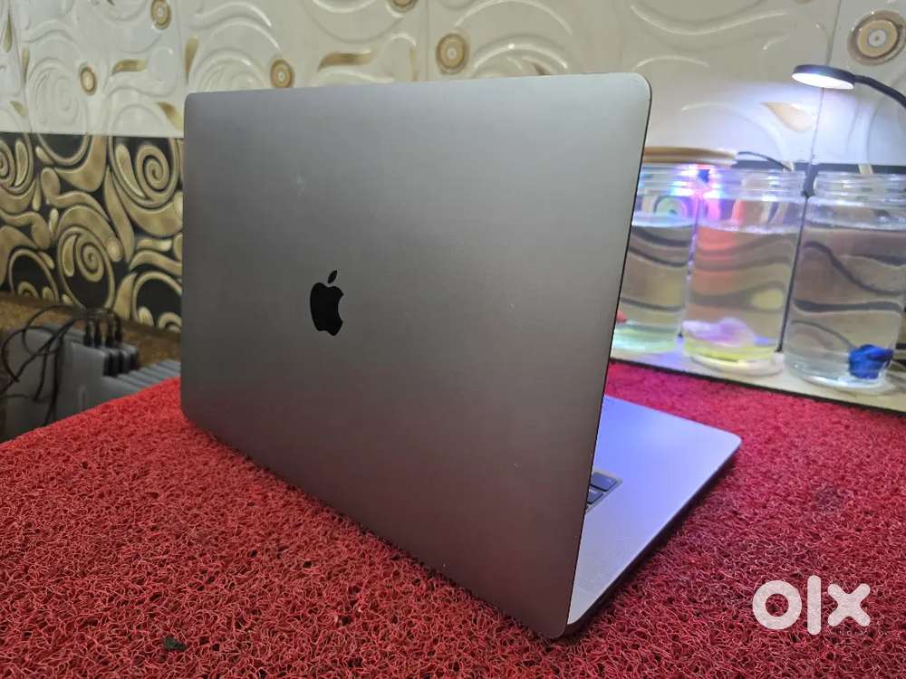 Apple Macbook Pro 2020 i7 16gb 512gb 5.5gb Graphics 16inch Retina