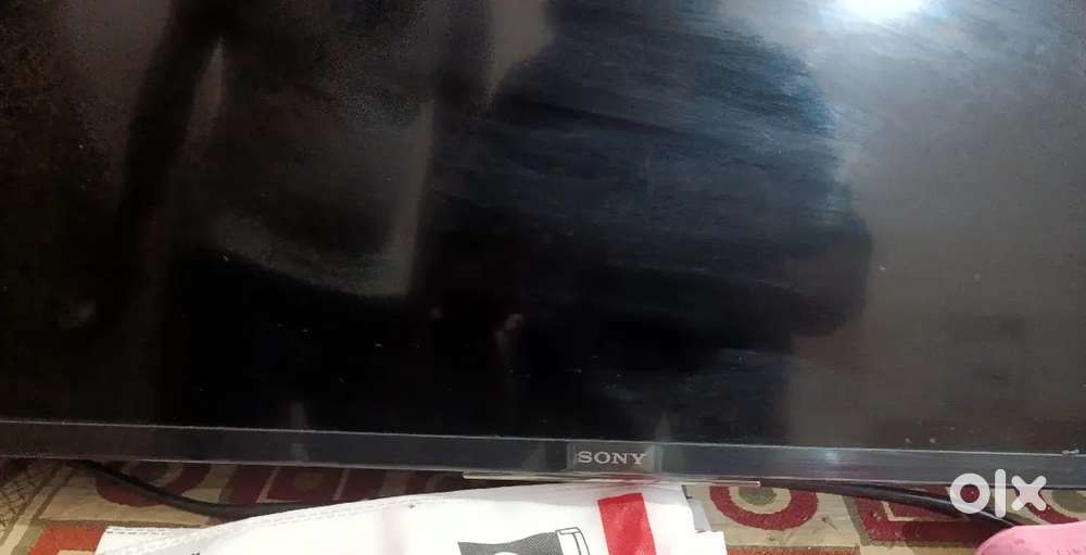 *Urgent* Sell Sony Bravia LED 43inch with Double door almira