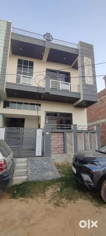 गोविंदपुरा 100 गज में 3BHK सेमी डूप्लेक्स हाउस साइज़ 20X45 पश्चिम मुखी