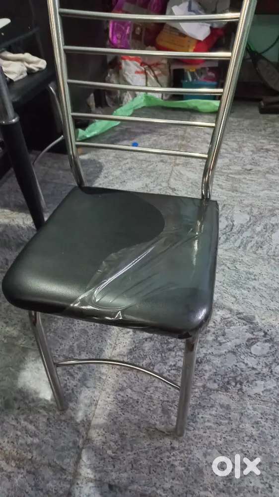 Steel legs with glass top dining table