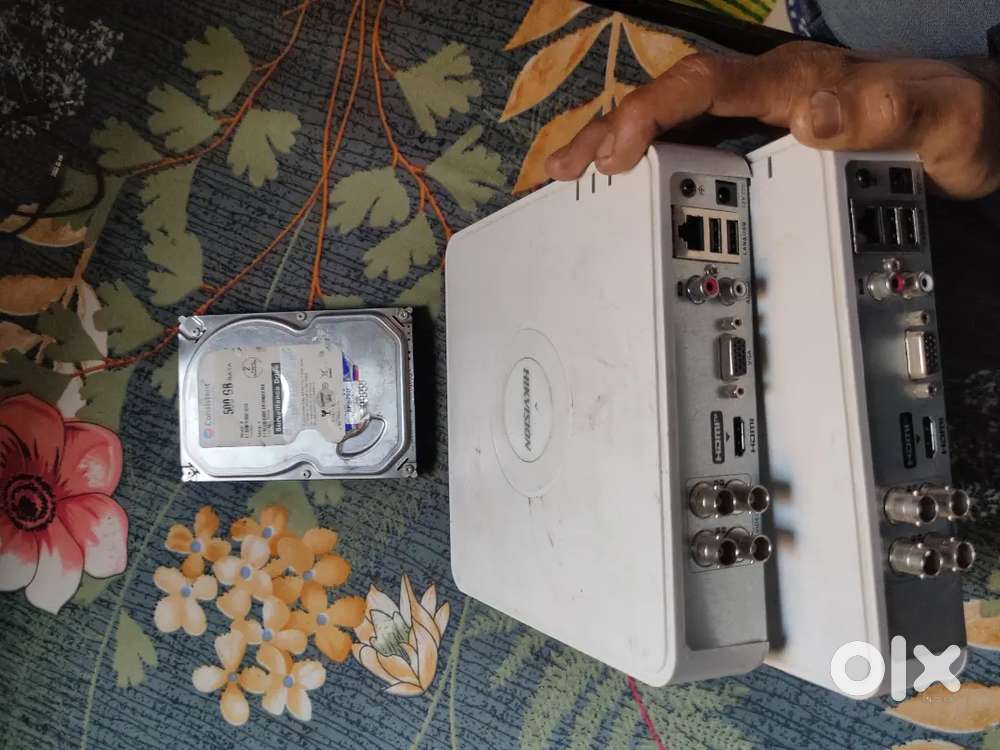Hikvision dvr 4 ch 2pis with 500gb hdd new condition