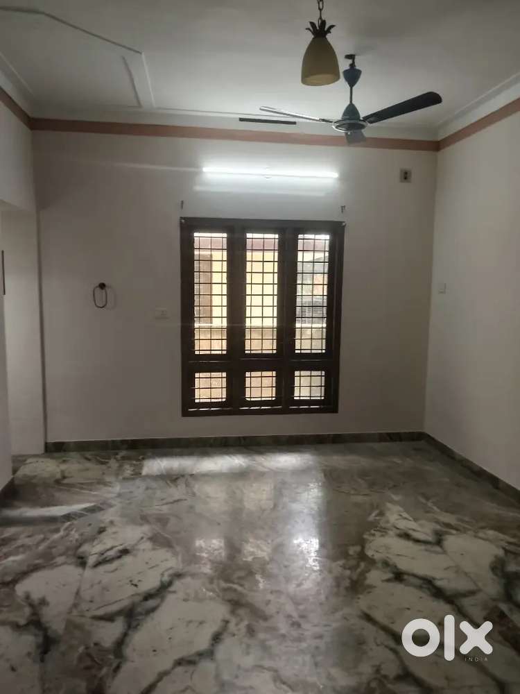 3 BHK FIRST FLOOR HOUSE FAMILY THAMMANAM NEAR JUNCTION