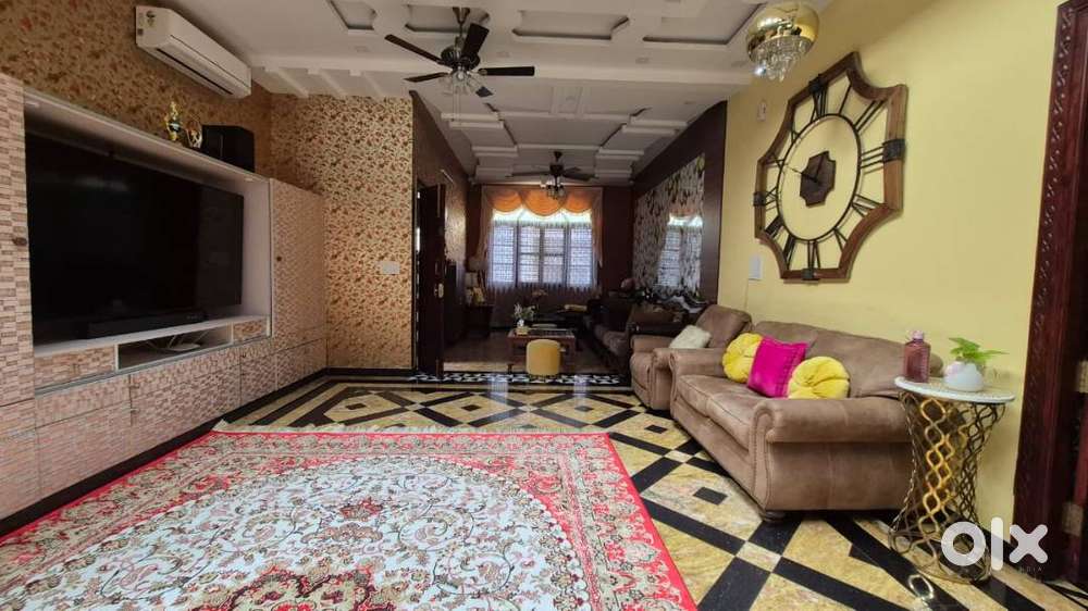 Spacious 6bhk independent house in Hennur road for sale near D Mart.