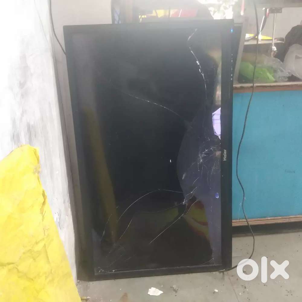 Haier Tv rs 2000/- panle brack