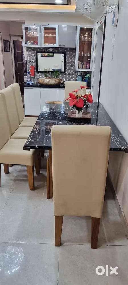 Premium Italian Marble Dining Table – at a Budget Price!