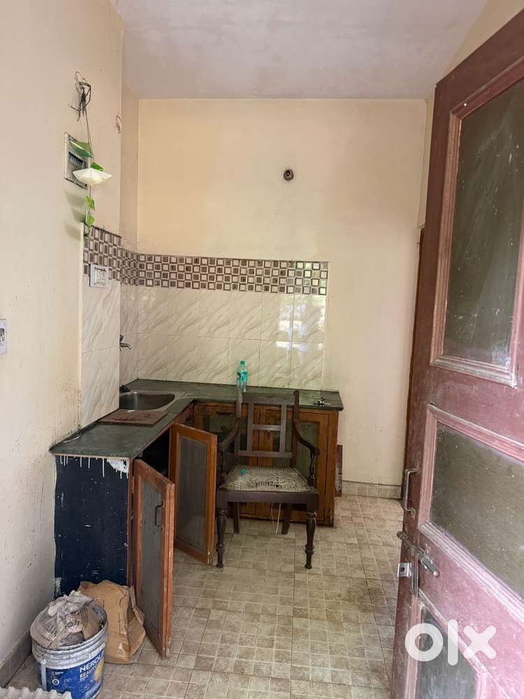 2 room set for rent with 24x7 water supply, seprate electricity metre,