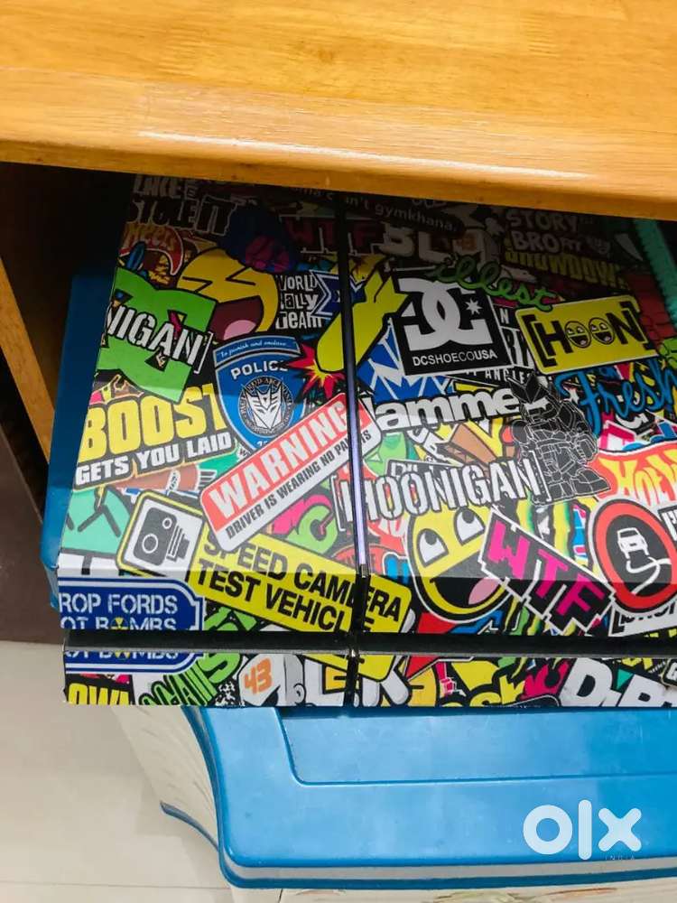 PS4 1Tb Console with 1 Controller 2 Games