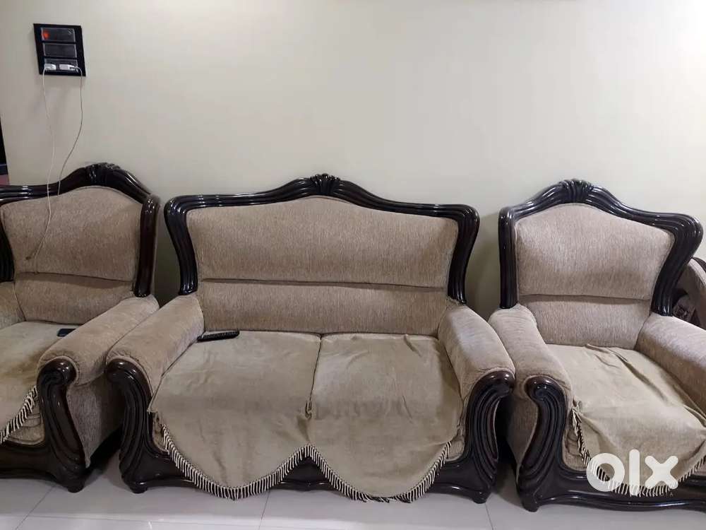 Sturdy 7-Seater Wooden Carved Sofa Set - Traditional High-Back Style