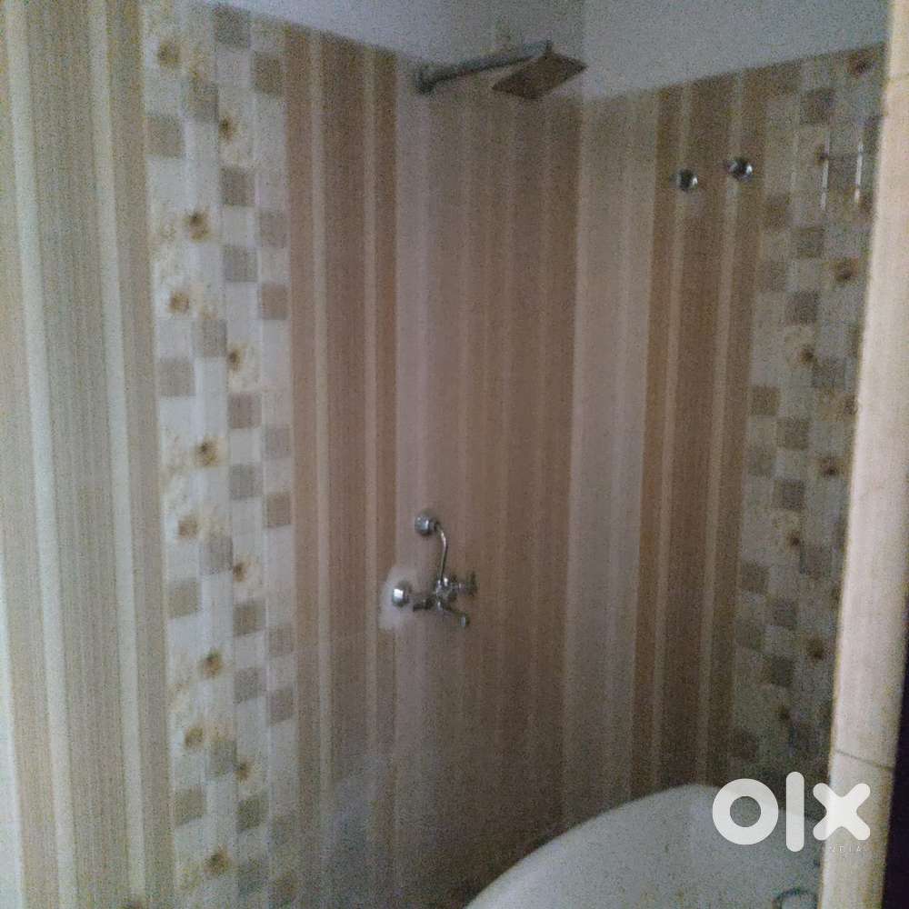 3 bhk semi furnished flat rent for family or working batchlers