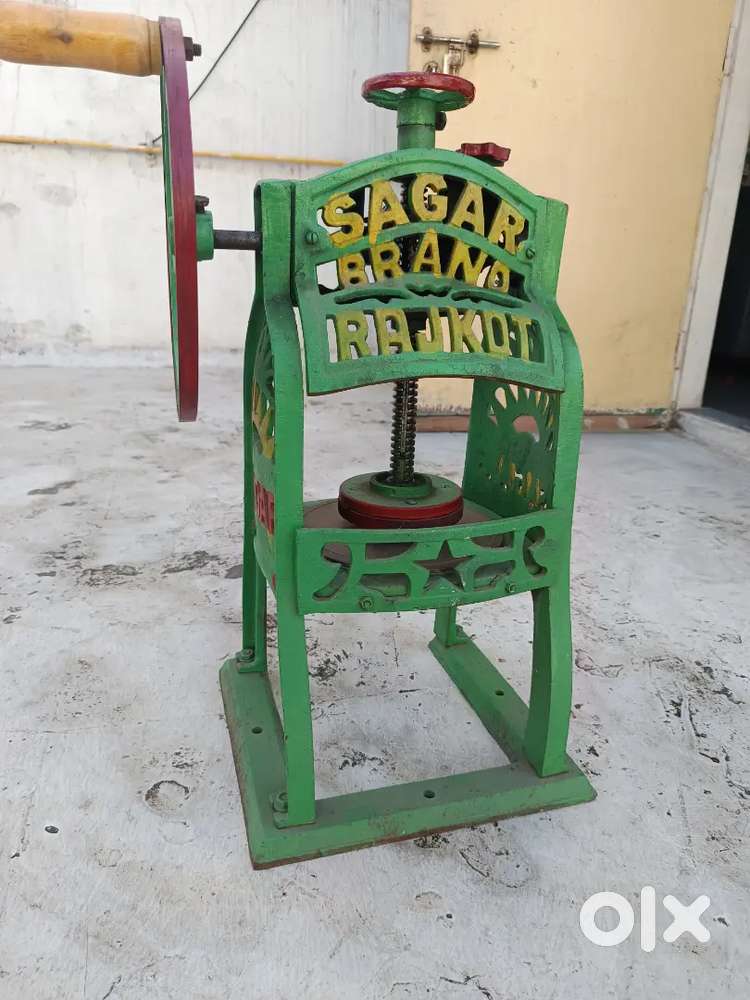 Ice gola machine