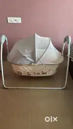 Auto swing baby cradle