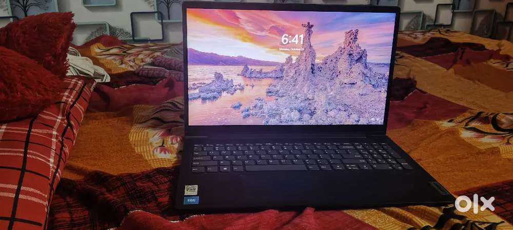 Lenovo15 8GB Rem storege 256 Gb SSD