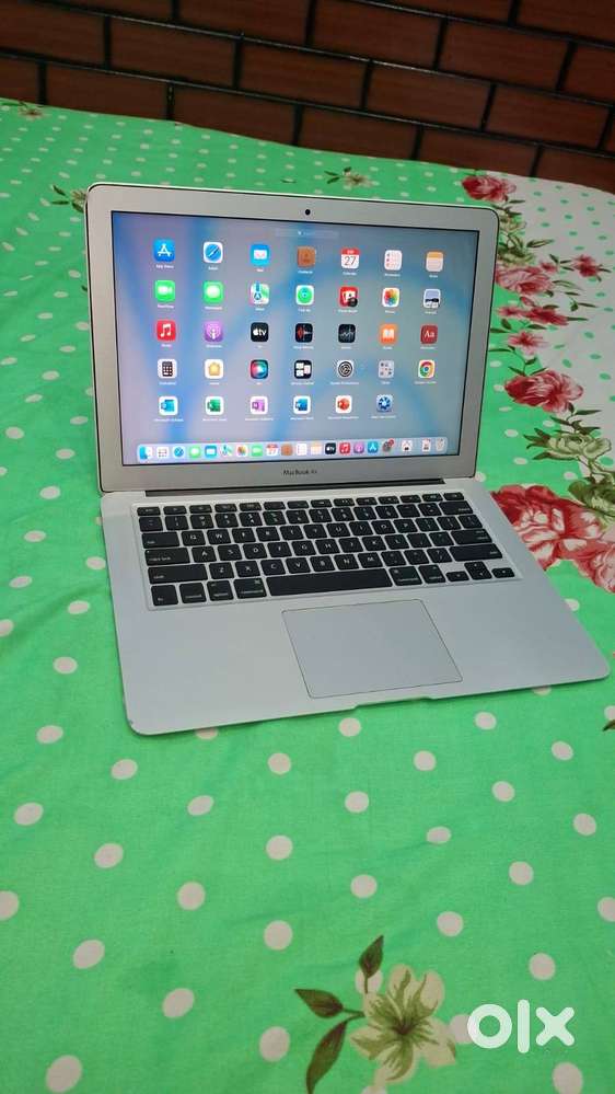 Macbook air 17 8gb 128gb new condition