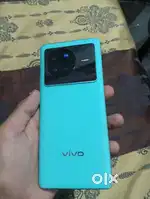 vivo x80 8/128 in  good condition only back crack