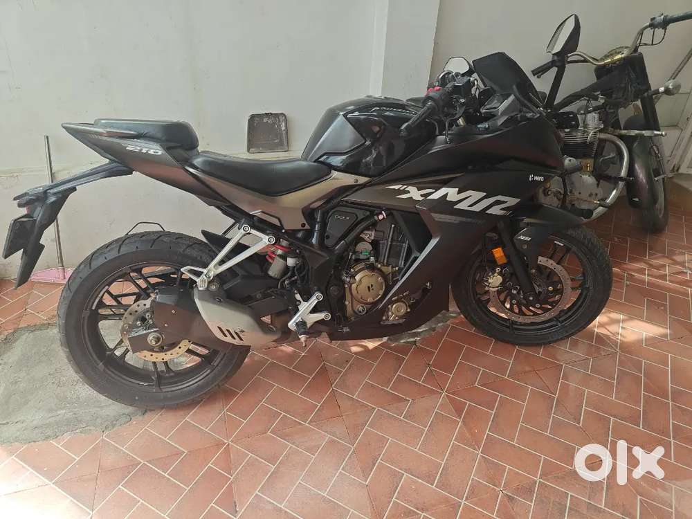 I am selling karizma xmr 12500km only 1st owner