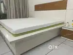 White bed deco polish