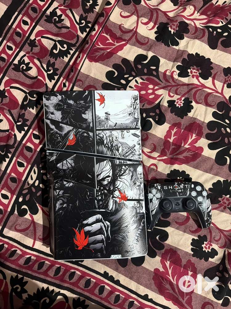 PS5 Slim Disk with all orginal accesories and a skin