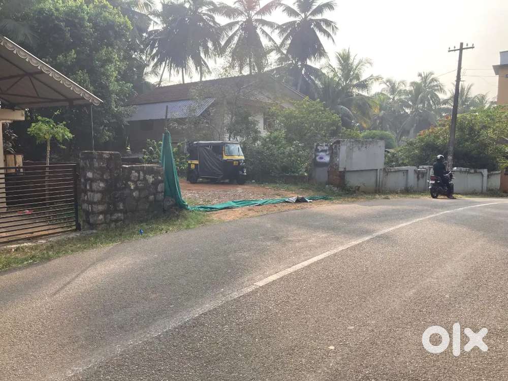 The plot is located near pothuval junction shoranur