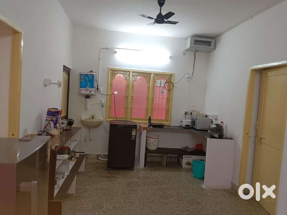 Single AC Room & Seperate Rest Room available for Men@ Nolambur @9000₹