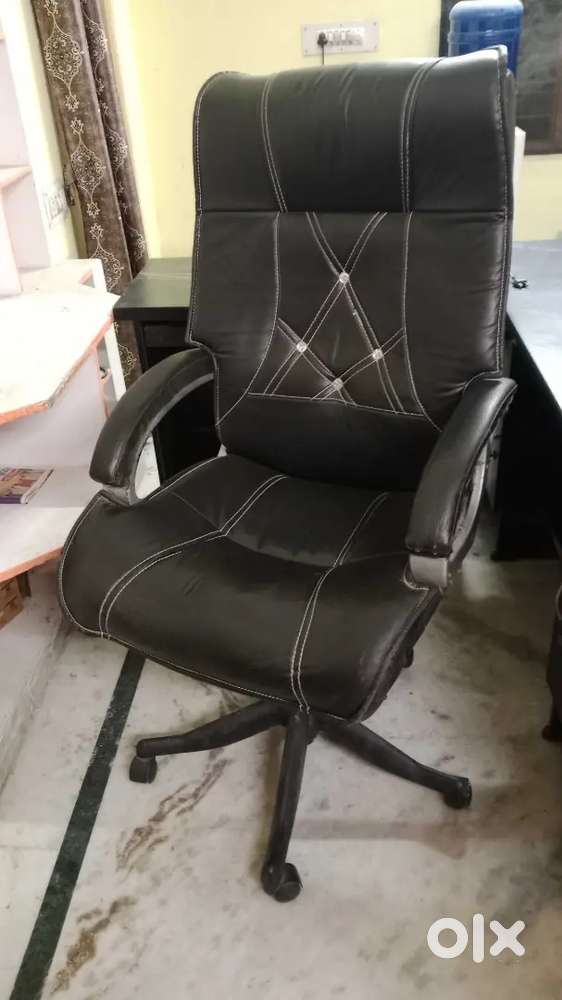 Sell Used Tables, Chairs, Sofa, water filter, dressing table