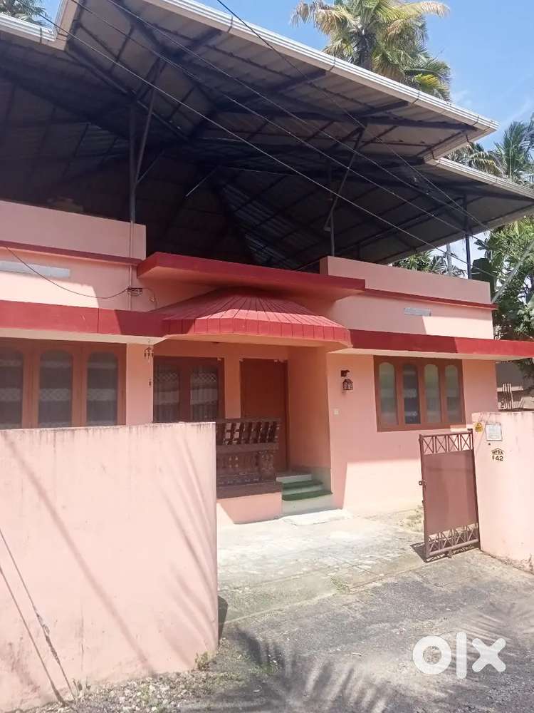 Girls pg for students and working women at panavila nalanchira,