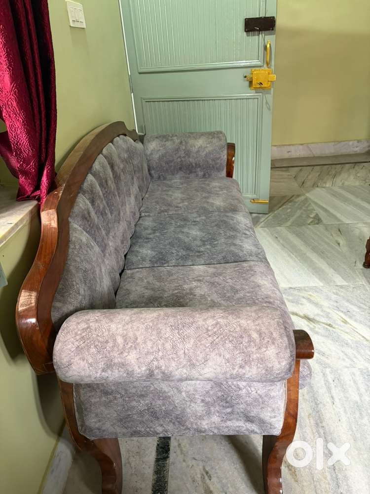Elegant Wooden Sofa Set (3+2 Seater,Sheesham) – Excellent Condition