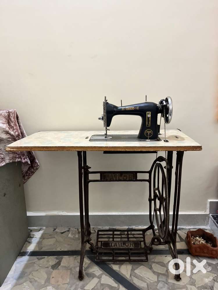 Usha Manually Operated With Stand And Table Sewing Machine