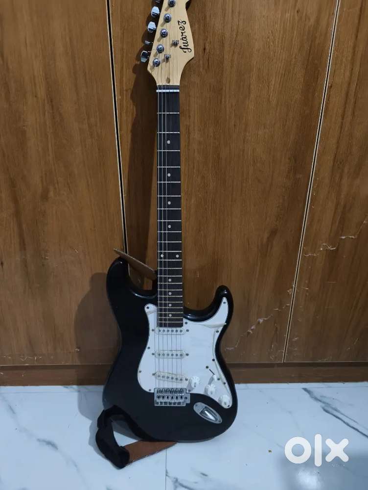 Juarez electric guitar with amplifier