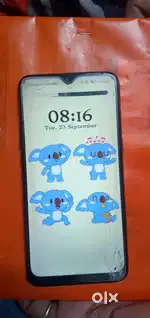 Realme.      3