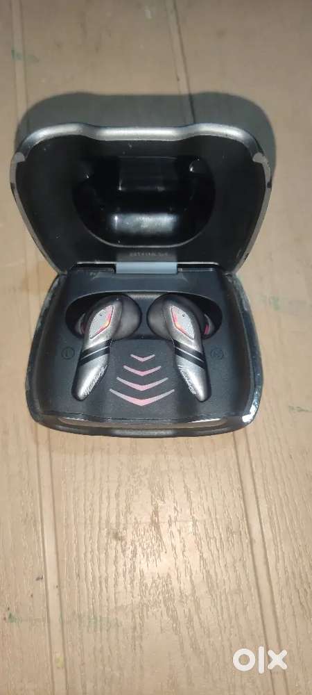 Mustang Limited adaption eair budas silver colour  Gaming