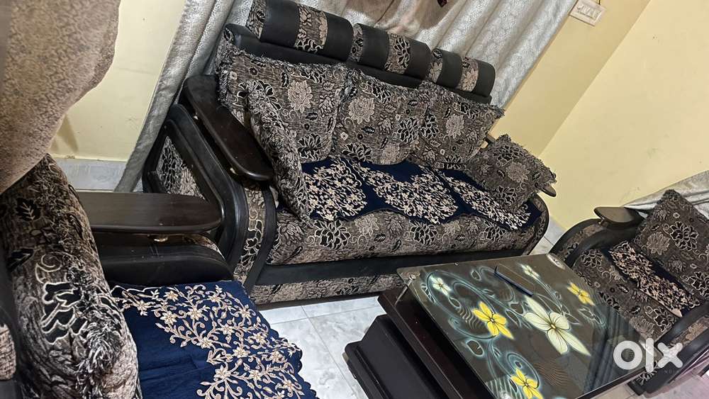 Excellent condition marvelous desing of sofa