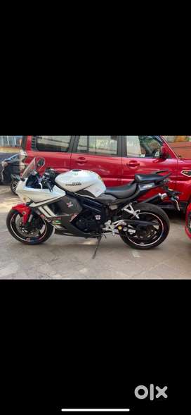 Hyosung gt650r - 650cc - superbike