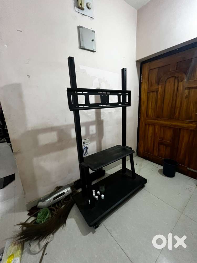 Heavy duty movable tv stand hang upto 105 inches