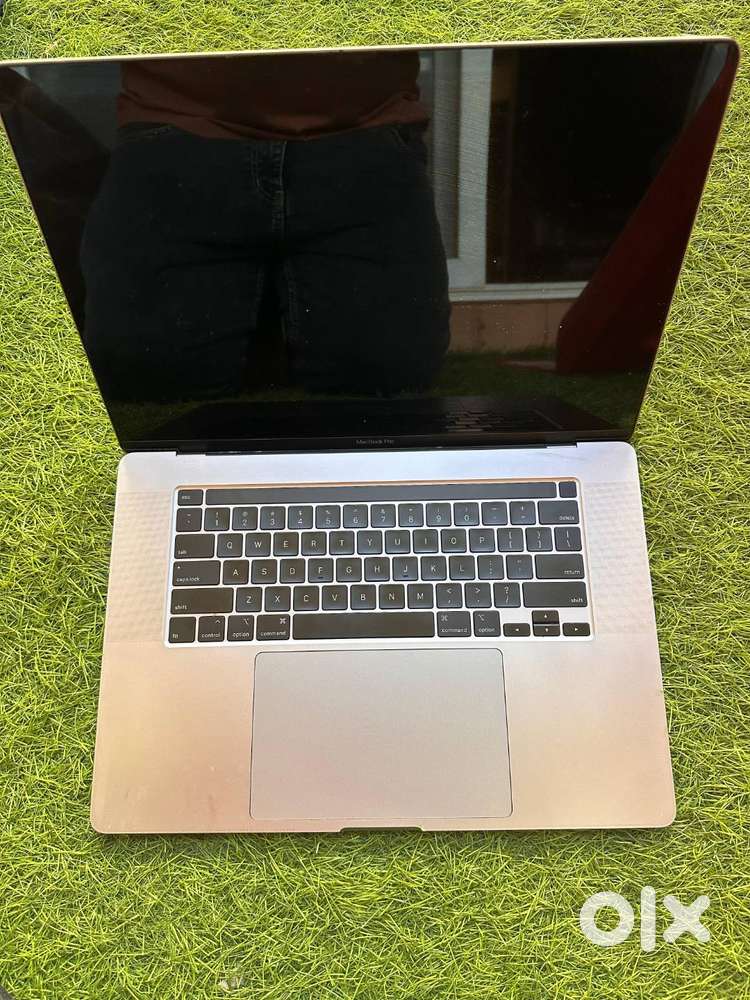 Apple MacBook Pro 15 (2.6GHz i7, 16GB RAM, 512GB SSD, 4GB AMD Graphic