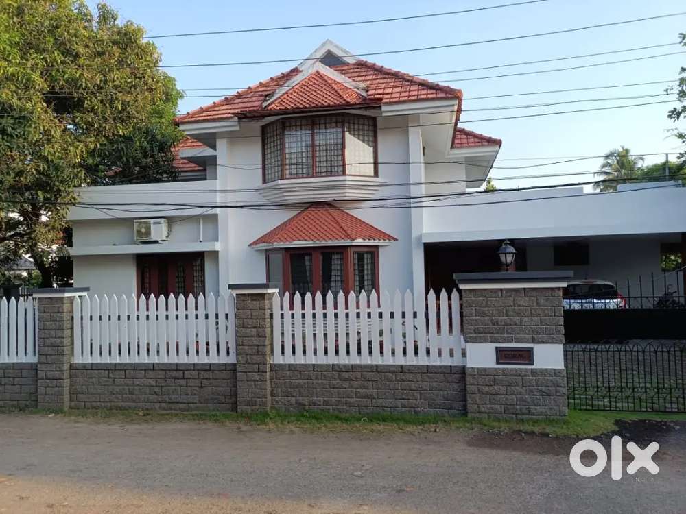 Kaloor 12cent 2600sqft 4bhk house for sale