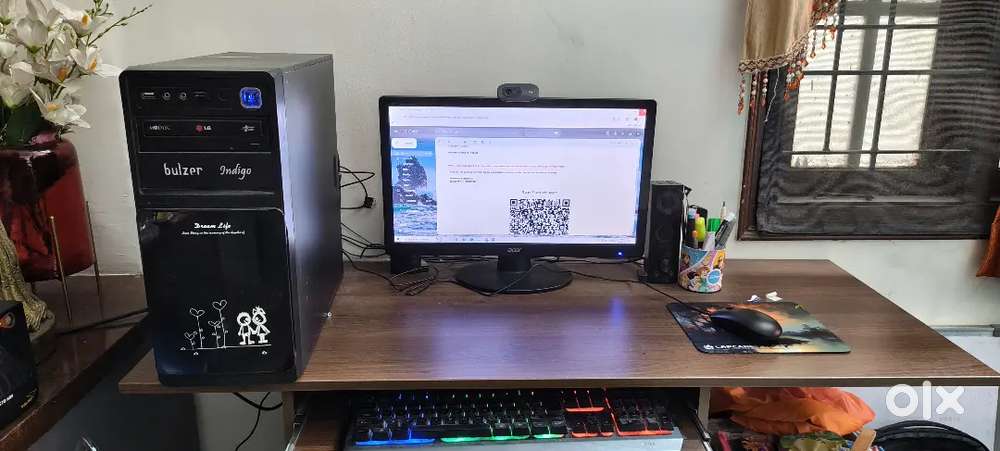 Desktop computer with table urgent sale