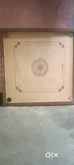 Carrom board